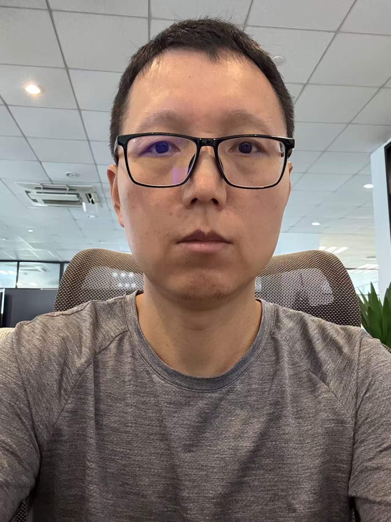 雷强 简历照片